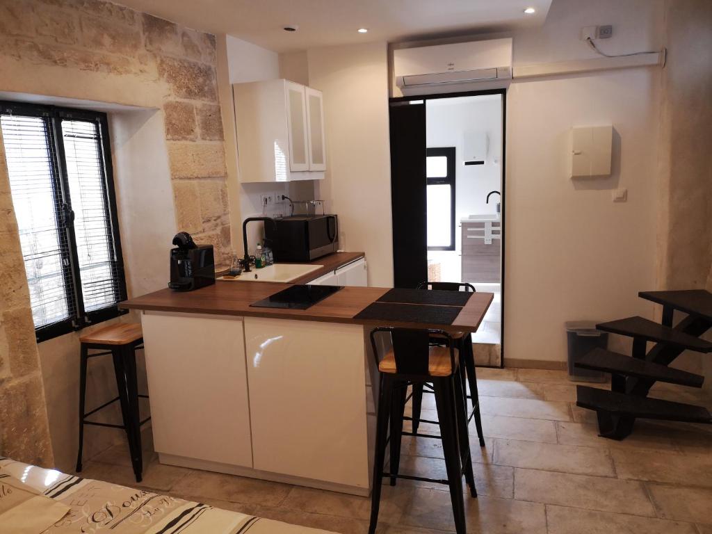 Serene Holiday Home in Cussac with Private Terrace Barbeque