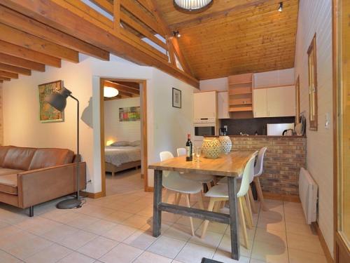 Serene Holiday Home in Cussac with Private Terrace Barbeque