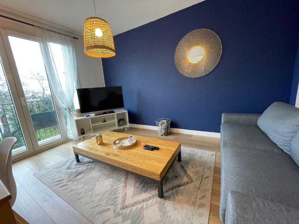Serene Holiday Home in Les Salelles with Swimming Pool 7140 Chambonas
