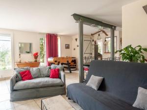 Serene holiday home in Pignans with private pool