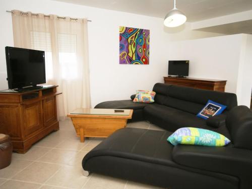 Serene Holiday Home in Pradons with Swimming Pool
