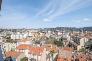 SERRENDY 3-bedroom apartment only steps away from the heart of the city