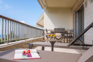 SERRENDY Parc de 8 HECTARES - Piscine - Tennis - VUE MER IMPRENABLE