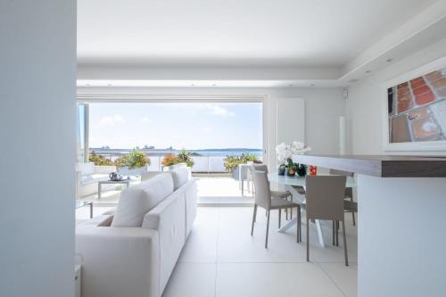 SERRENDY  Rare !  TOIT-TERRASSE VUE MER à 4 min à pied de la Croisette