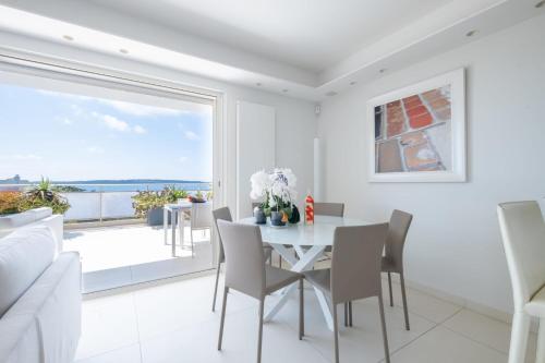SERRENDY  Rare !  TOIT-TERRASSE VUE MER à 4 min à pied de la Croisette