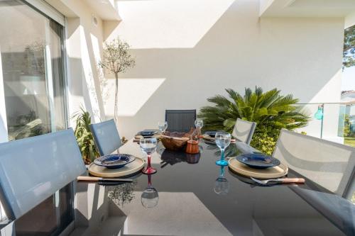 SERRENDY TERRACE SWIMMING-POOL PARKING NEW Close to beaches