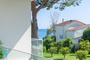 SERRENDY TERRACE SWIMMING-POOL PARKING NEW Close to beaches