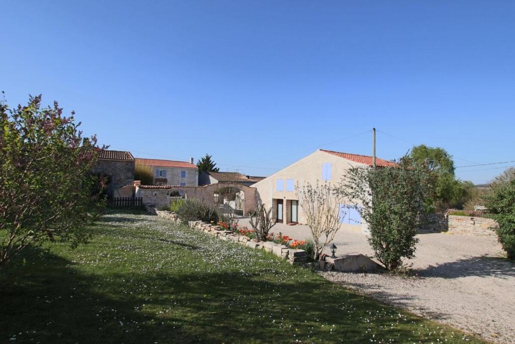 Maison de vacances Set of 3 accommodations for 18 people 3 Chem. des Grands Prés 17250 Romegoux