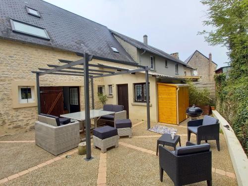 Simplistic Holiday Home in St Laurent sur Mer with Terrace