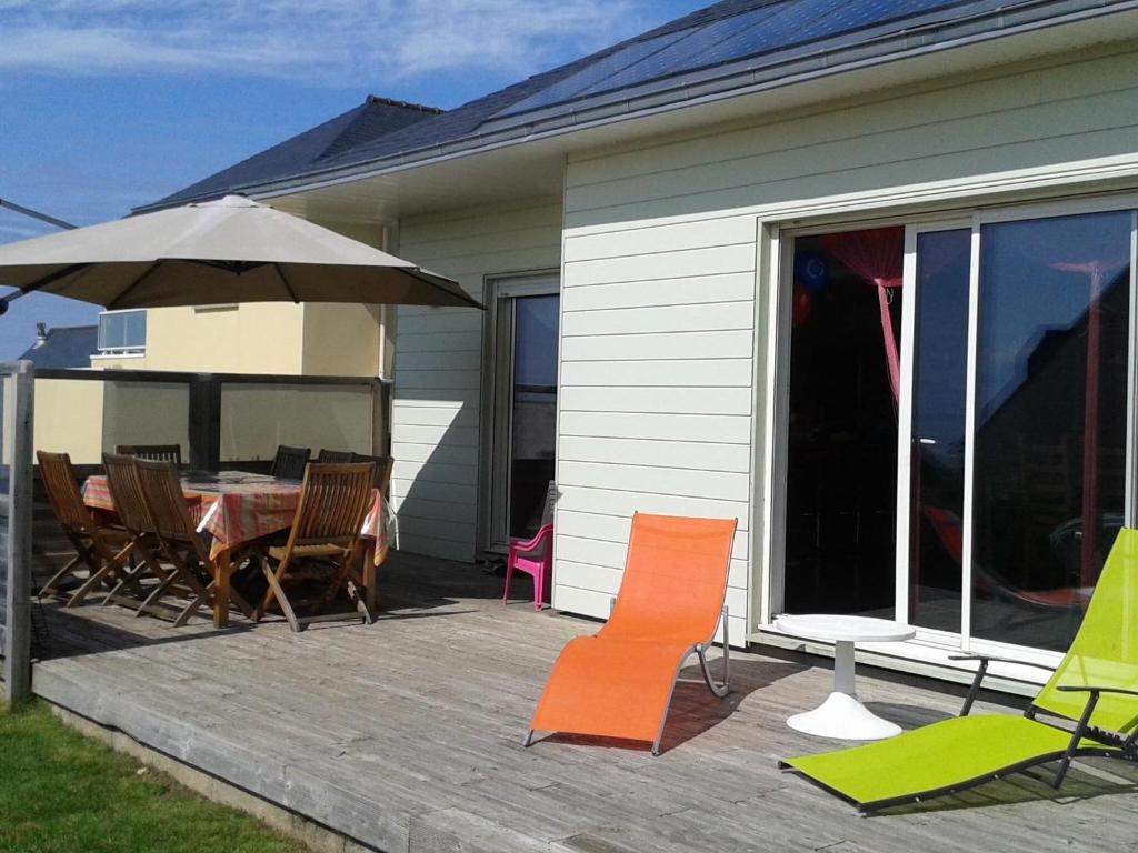 Maison de vacances Single storey cottage with sea views, St Nic-Pentrez  29550 Pentrez