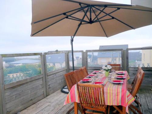 Single storey cottage with sea views, St Nic-Pentrez