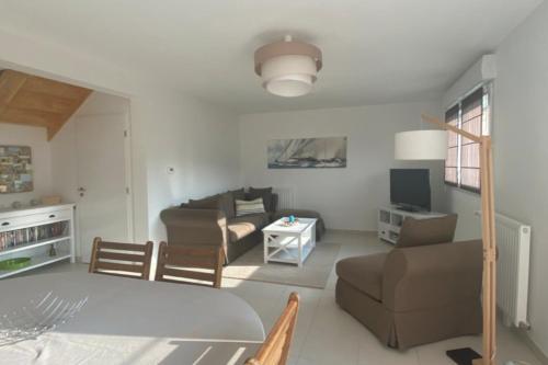 Small House With Garden In The Heart Of Pluneret