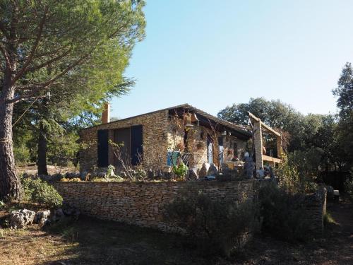 Small stone chalet with private terrace, Villes-sur-Auzon
