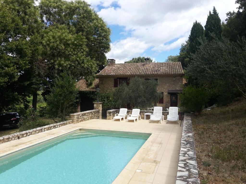 Maison de vacances Snug Farmhouse in Provence Alpes Riviera with swimming pool  84110 Séguret