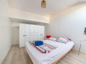 Snug holiday home in Bergerac with terrace