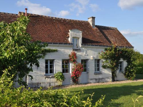 Snug Holiday Home in Chambourg Sur Indre with Pool