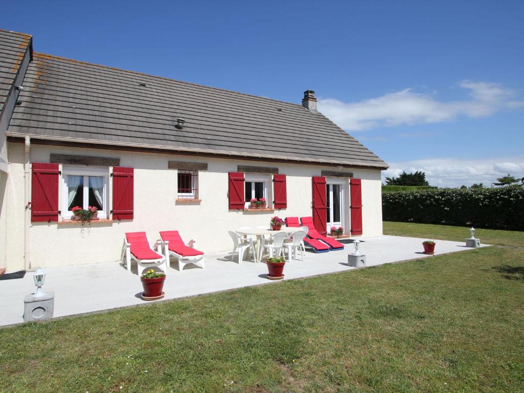 Maison de vacances Snug holiday home in Denneville Plage near beach  50580 Denneville