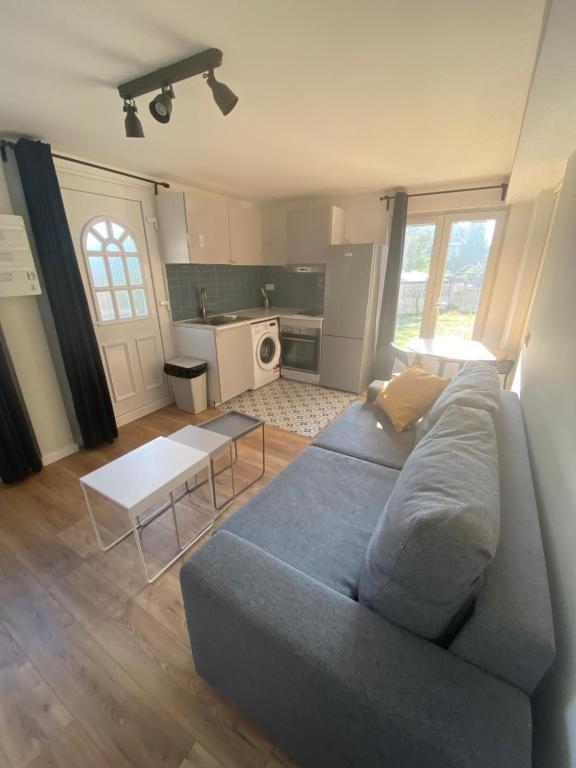 Snug holiday home in Duni re Sur Eyrieux with swimming pool