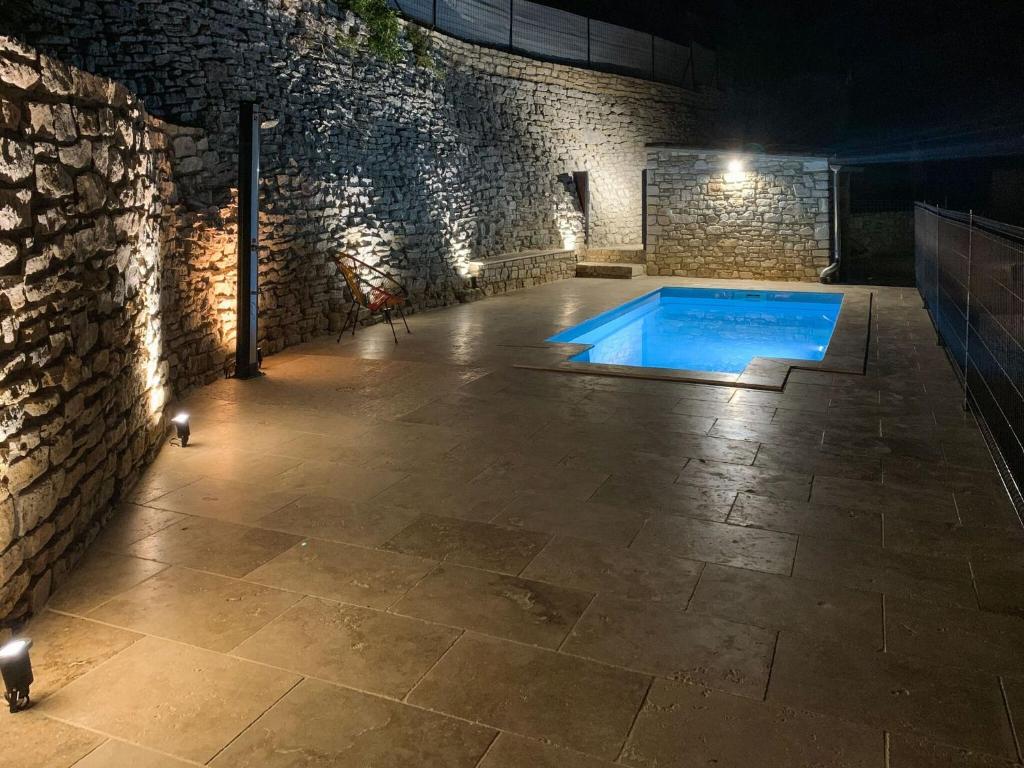 Snug Holiday Home in Orgnac l Aven with Swimming Pool , 07150 Orgnac-lʼAven