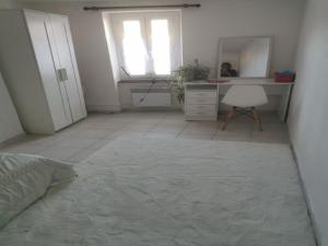Snug holiday home in Saint Chinian with fireplace