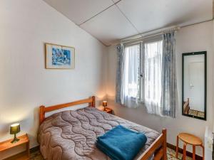 Snug holiday home in Saint Savinien with private terrace