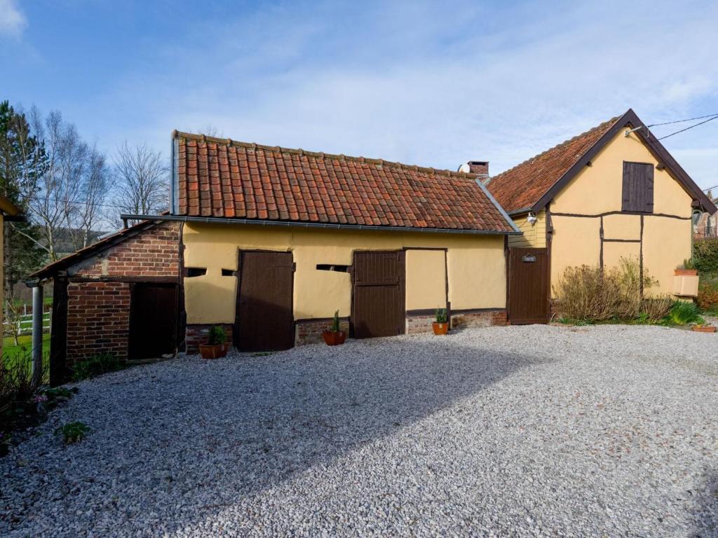 Maison de vacances Snug Holiday Home in the heart of Bresle Valley with Garden  80430 Saint-Germain-sur-Bresle