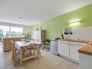 Snug Holiday Home in Wimereux North France with Garden