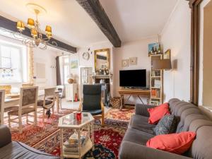 Soothing Holiday Home in Dun sur Grandry with Terrace
