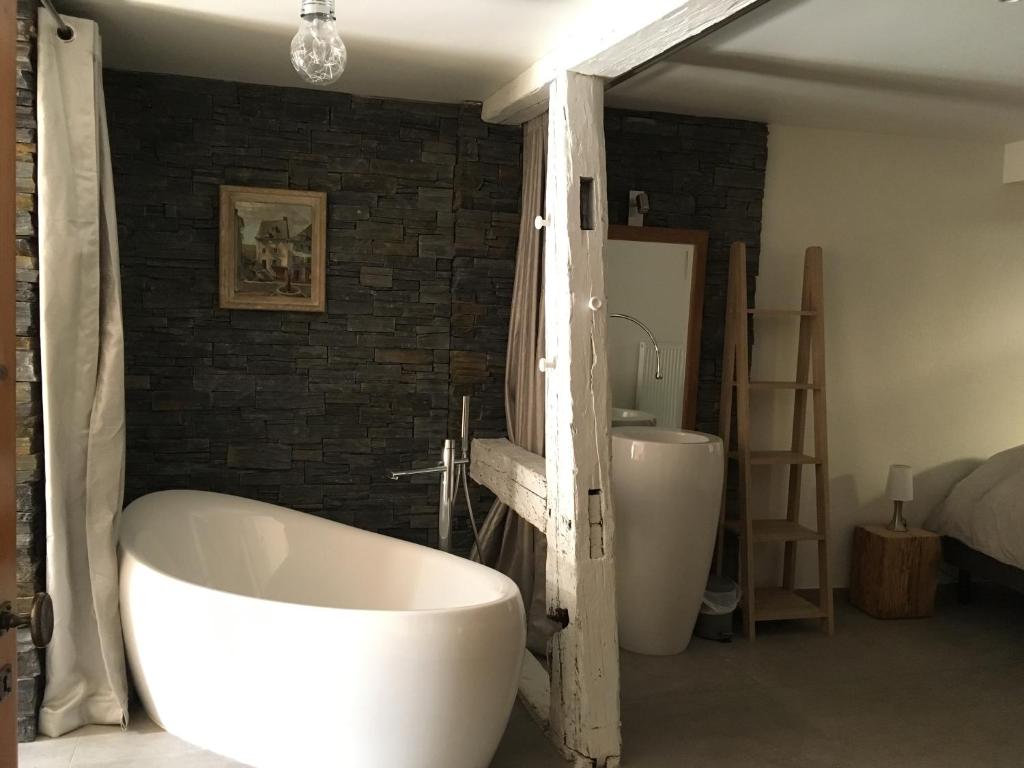 Soothing Holiday Home in Les Forges with Swimming Pool 79340 Les Forges
