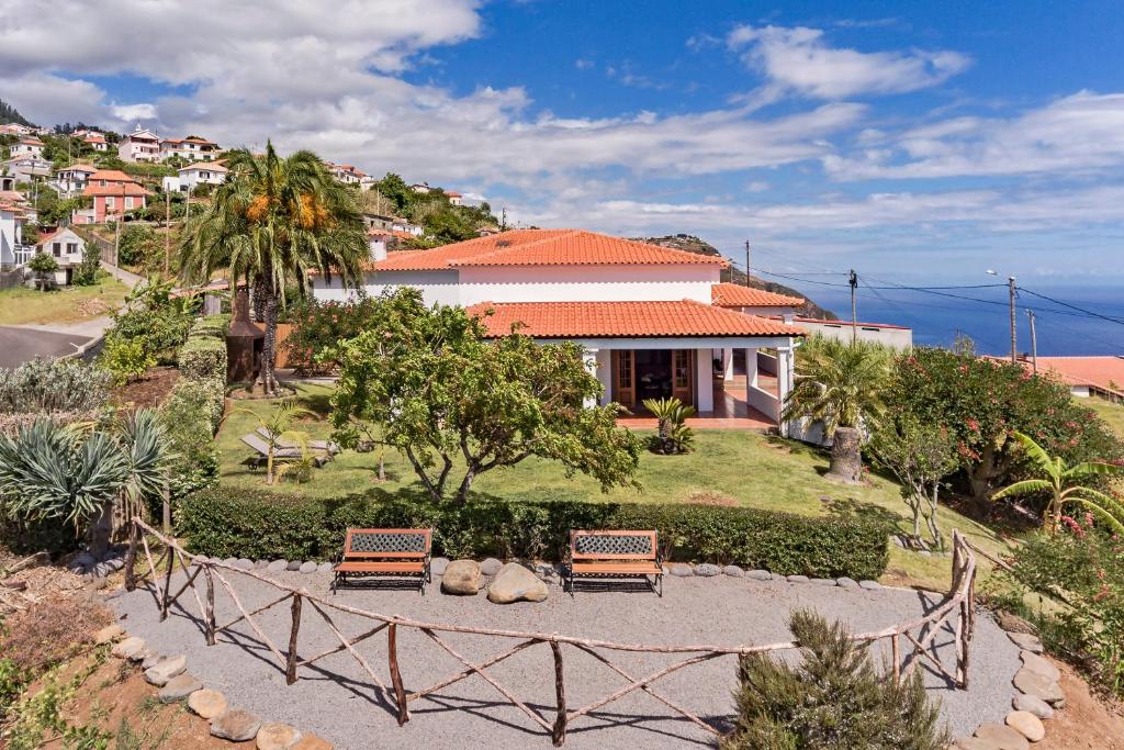 Southern Sunny House by An Island Apart Rua Dr. Rocha de Gouveia, 207, 9370-075 Calheta