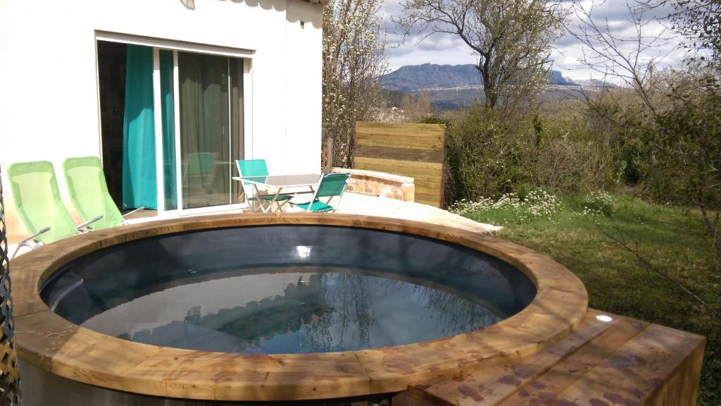 Maison de vacances Spa Cabanon de Charme - Le Garagaï 249 Route de Gréasque 13590 Meyreuil