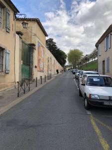 spacieux logement face à la Cité Médievale