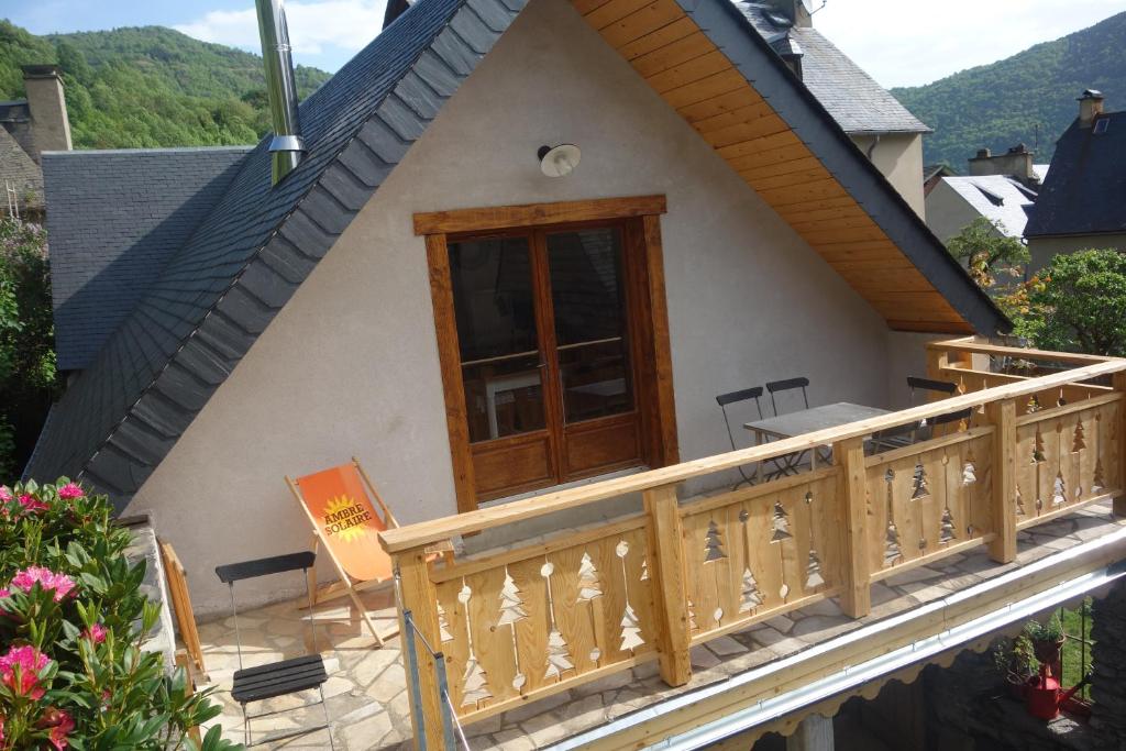 Spacious and beautifully situated gite with large pool and lots of privacy
