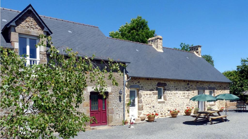 Maison de vacances Spacious and Comfortable Fully Restored Farmhouse La Goupillere 53160 Saint-Thomas-de-Courceriers