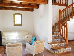 Spacious and comfortable holiday home with private garden, Le Tignet