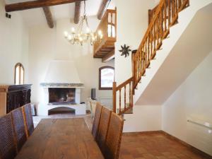 Spacious and comfortable holiday home with private garden, Le Tignet