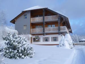 spacious apartment for 4 people with balcony and panoramic view