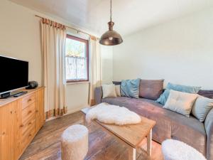 Spacious Apartment near Lake in Guntersberge