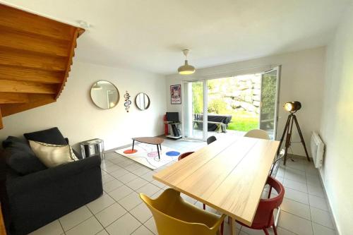 Spacious apartment with garden near the BEACHES