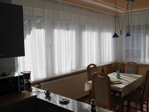 Spacious Bungalow near Sea in Grundshagen