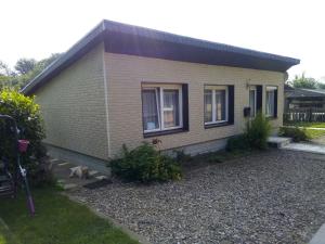 Maison de vacances Spacious Bungalow near Sea in Grundshagen  23948 Grundshagen Mecklembourg-Poméranie