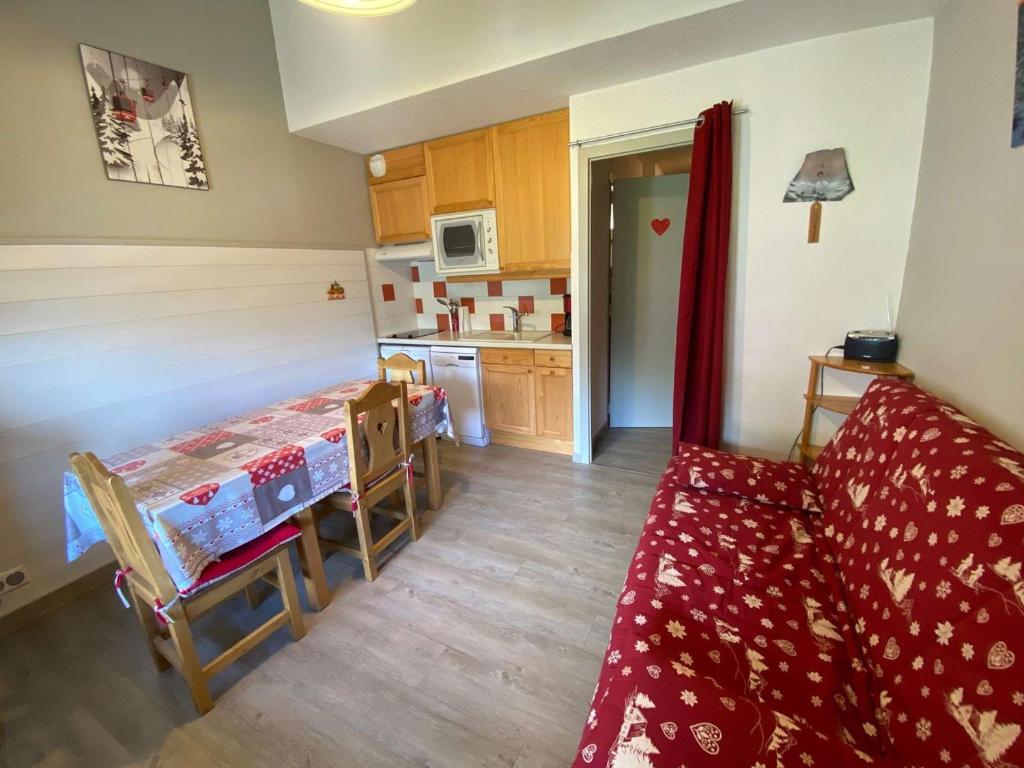 Spacious Cottage in Oppede with Swimming Pool