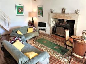 Maison de vacances Spacious Cottage in Saint Jean de Sauves with Terrace  86330 Frontenay-sur-Dive -1