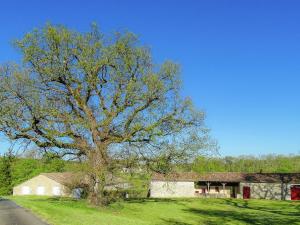 Spacious detached family home with large covered terrace and large garden