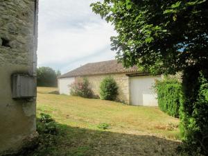 Spacious detached family home with large covered terrace and large garden