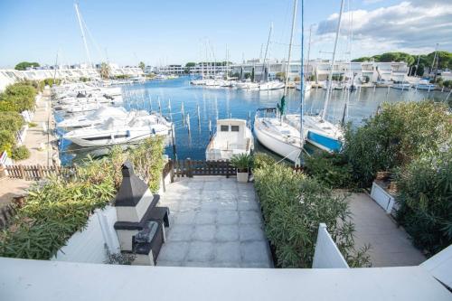 Spacious duplex with terrace and view on the port