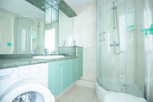 Spacious duplex with terrace and view on the port