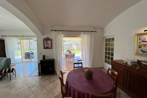 Spacious Family House Near The Sea