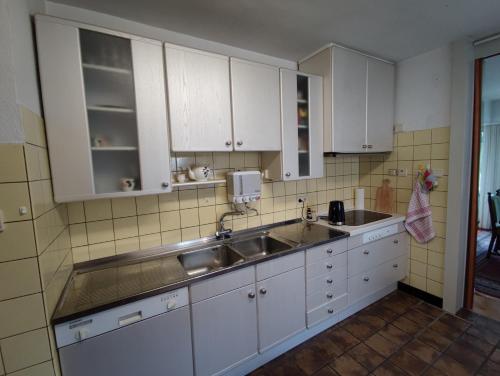 Spacious for 5 - kitchen - House - Wifi