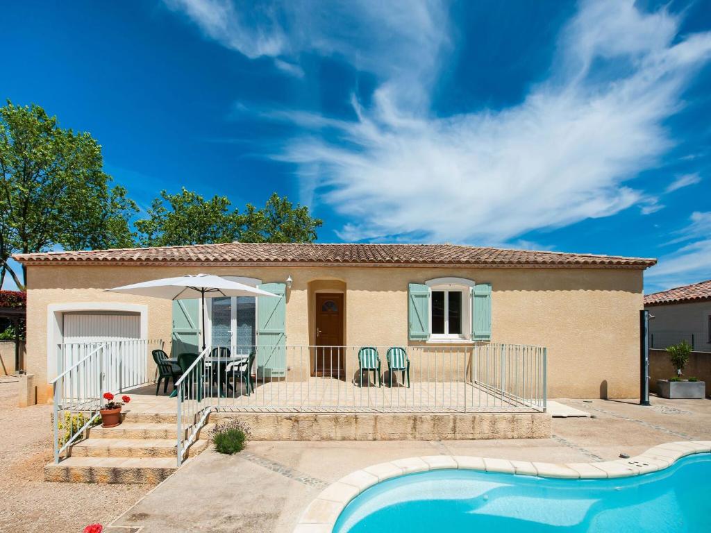 Maison de vacances Spacious Holiday Home in Aigues vives with Private Pool  34210 Aigues-Vives